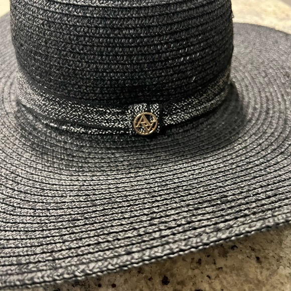 Black brand new with tags Adrienne vittadini beach hate wicker - Picture 3 of 4